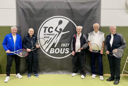 „The Magic Five“   -  400 Jahre Tennis aktives Alter auf dem Court– Eine außergewöhnliche Gruppe im Tennisclub Schwarz-Weiß Bous